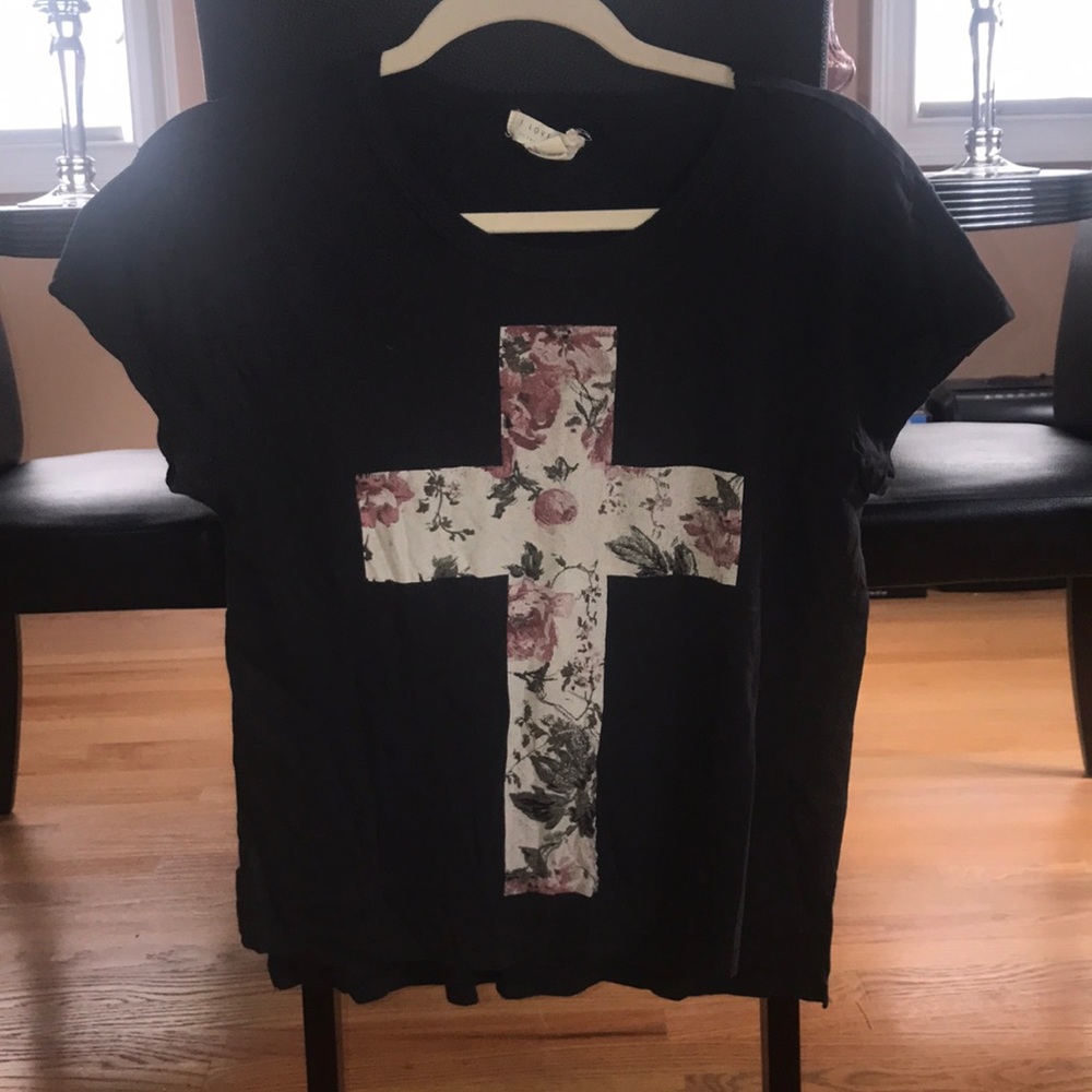 Cross tee shirt